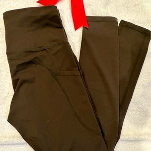 NWT Dragon Fit Yoga Pants With Side Pockets and Phone pocket